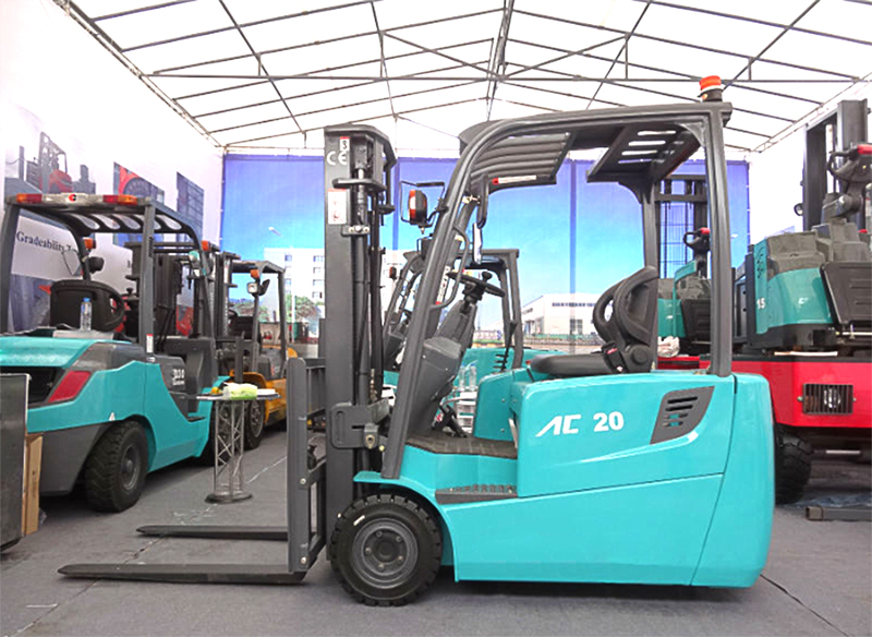 2T electric forklift